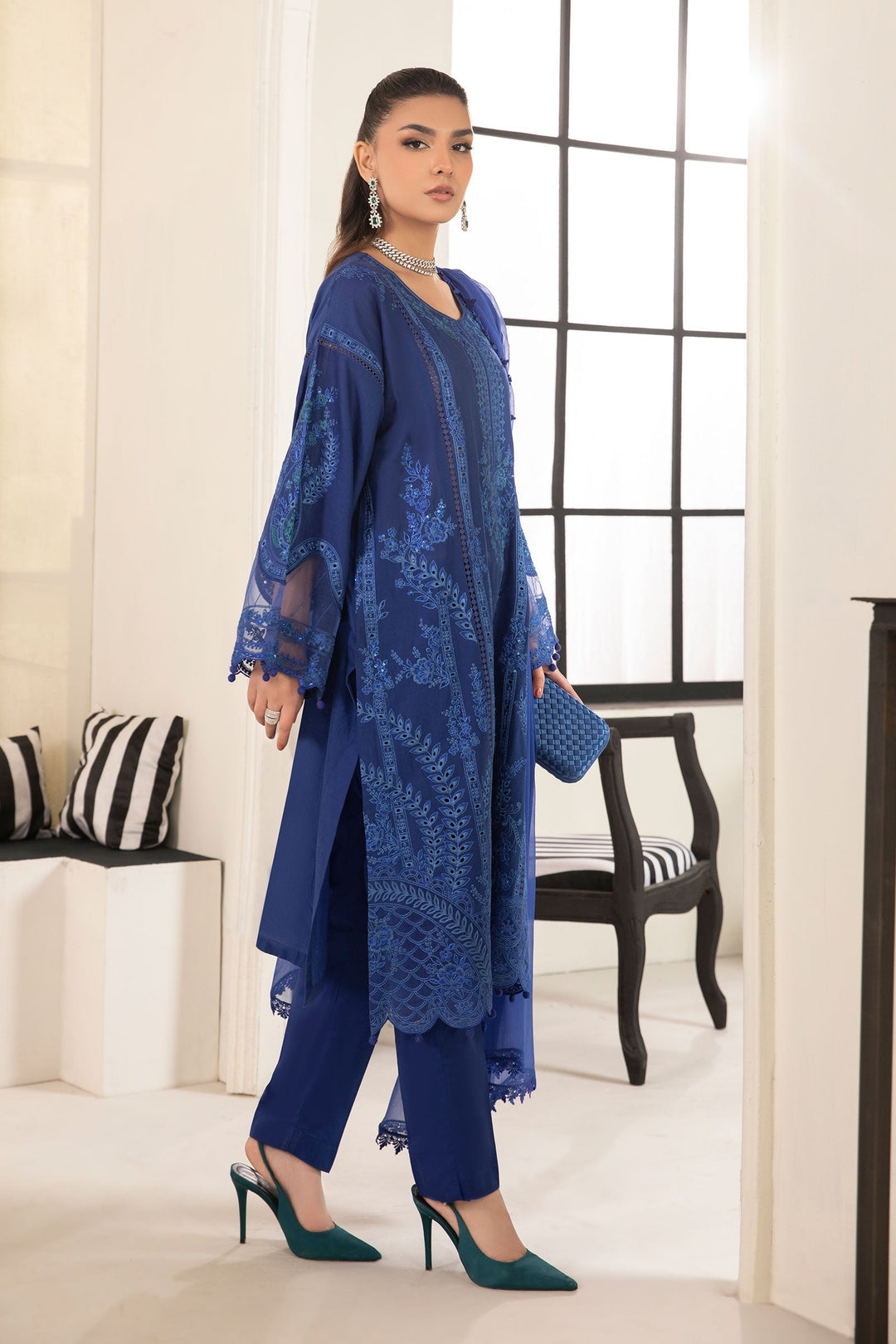 3 PIECE EMBROIDERED LAWN SUIT | DW-EF24-02