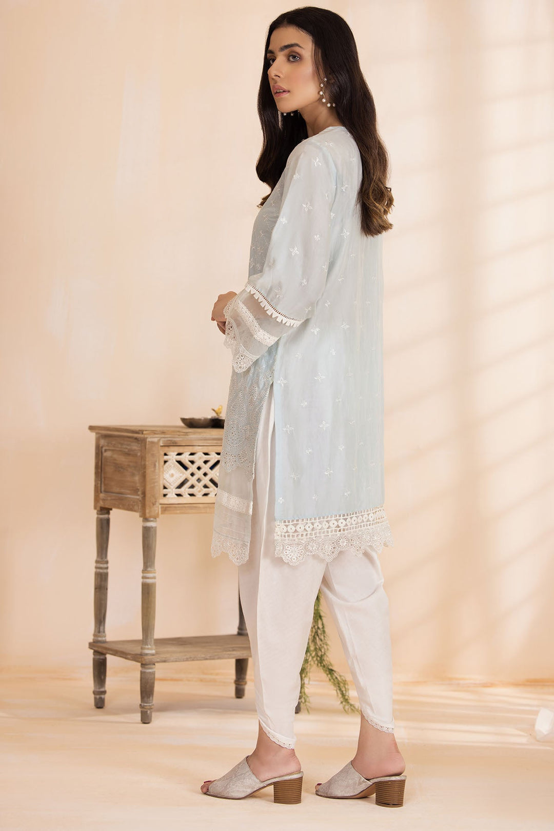 3404-KASHI EMBROIDERED SCHIFFLI LAWN STITCHED