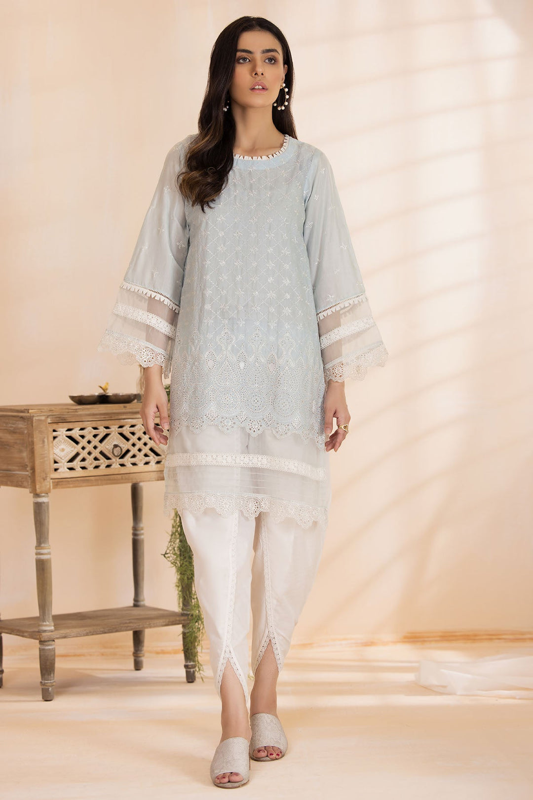 3404-KASHI EMBROIDERED SCHIFFLI LAWN STITCHED