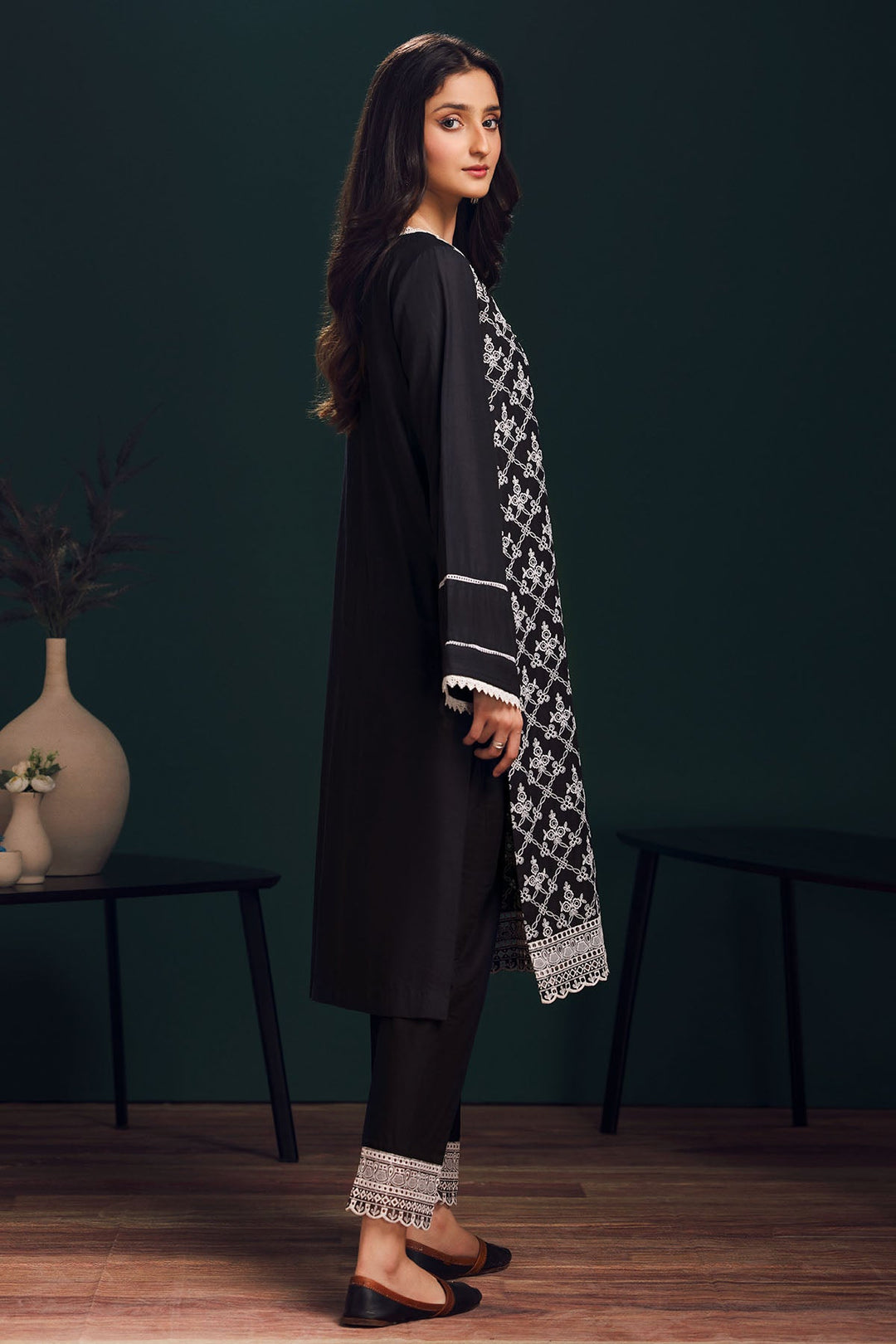 3994-BLACK SCHIFFLI EMBROIDERED LAWN STITCHED