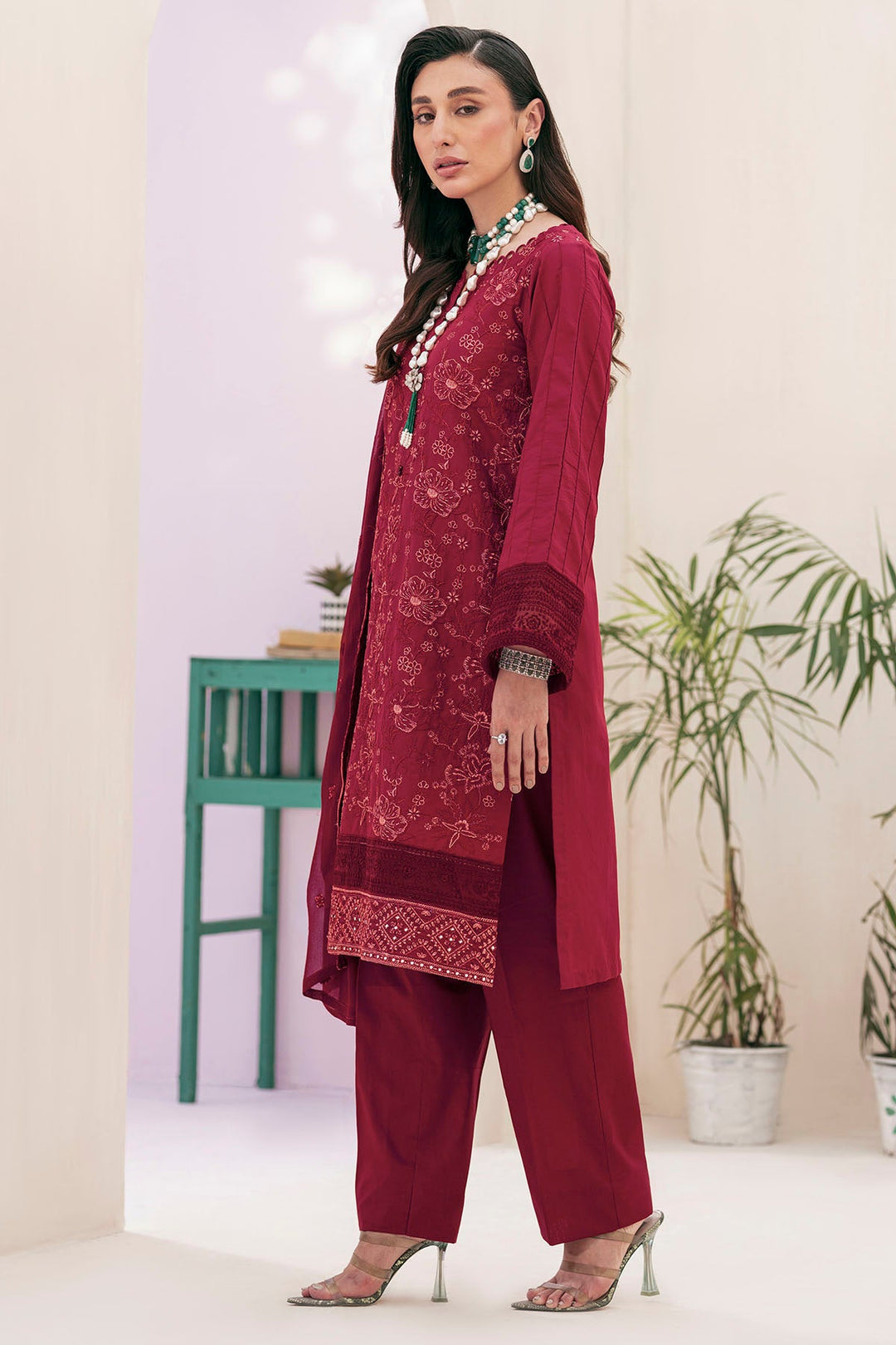 4156-DAISY EMBROIDERED LAWN STITCHED