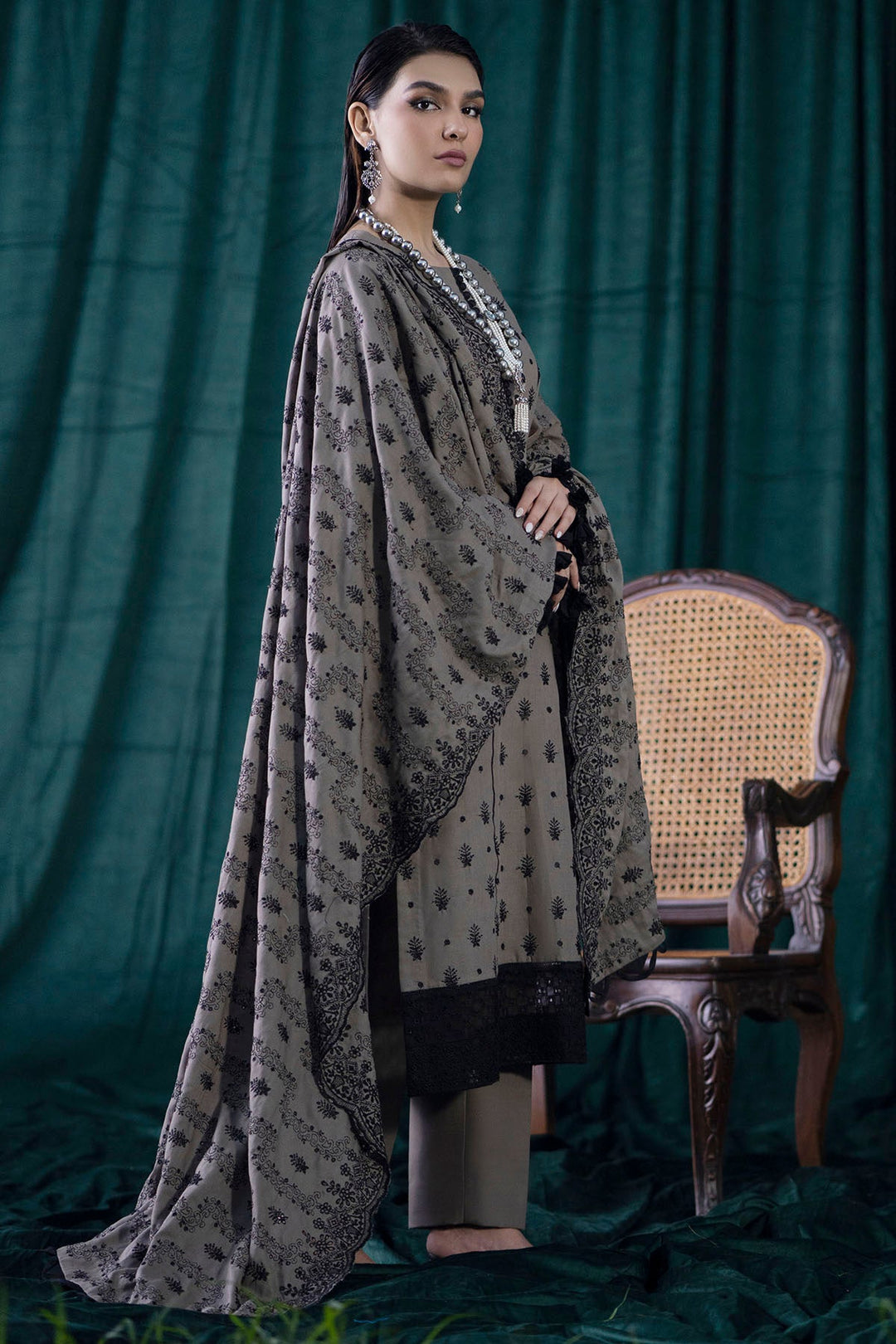 4352-ELIF EMBROIDERED KHADDAR STITCHED