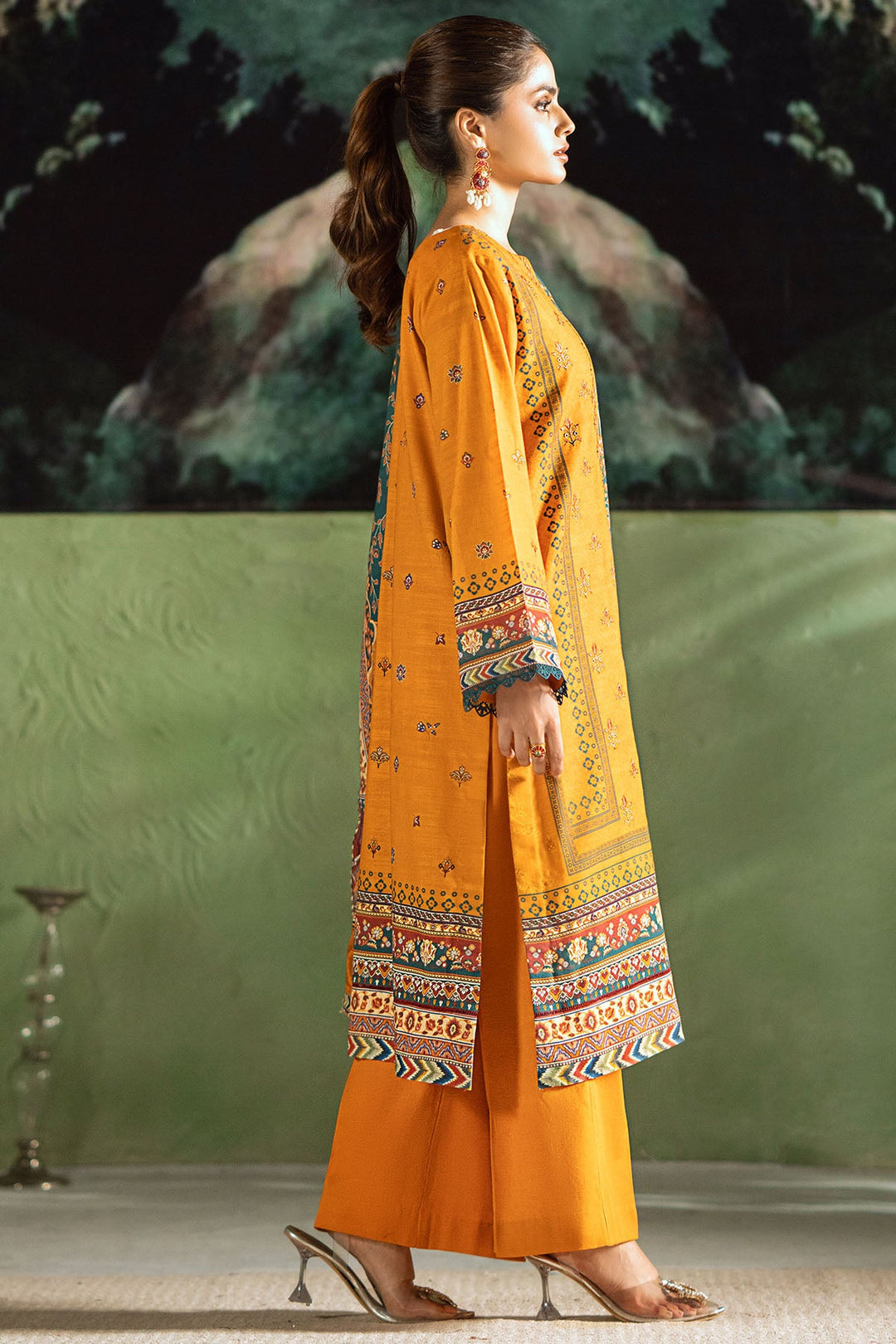 4388-MAAHRU DIGITAL PRINTED KHADDAR STITCHED